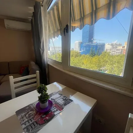 Centre View New Bazaar Apartment *