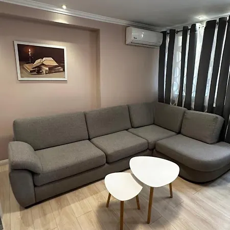Centre View New Bazaar Apartment *