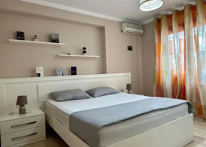 Centre View New Bazaar * 地拉那